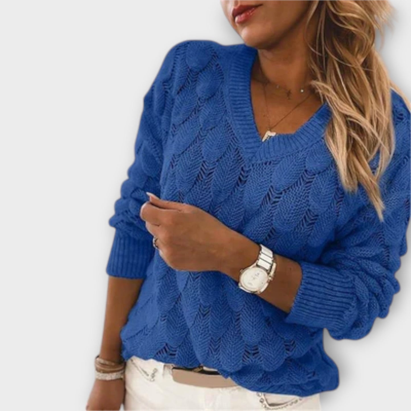 Aine - Elegant Pullover with V-neck